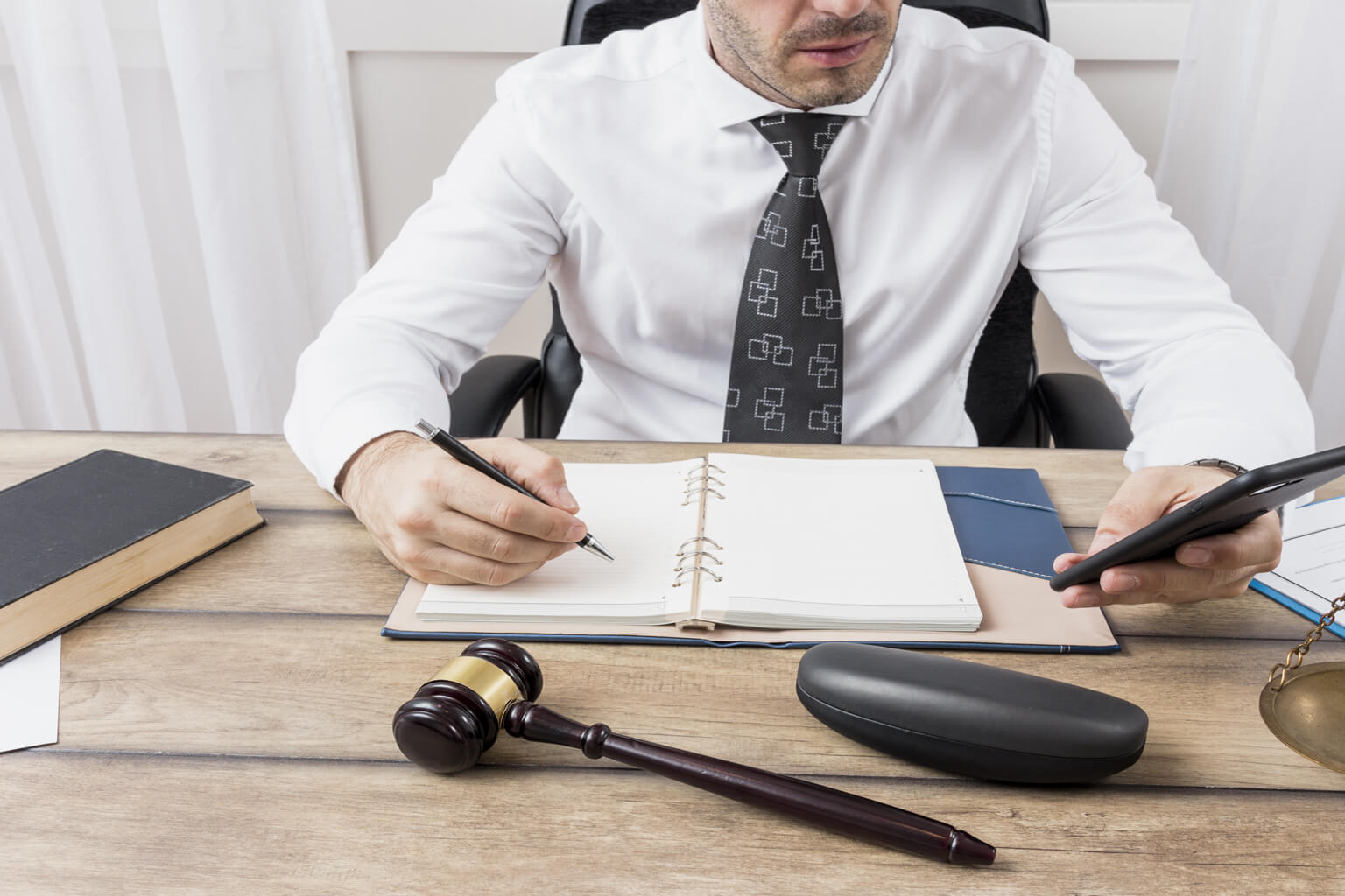 The Benefits of Working with a Local Law Firm